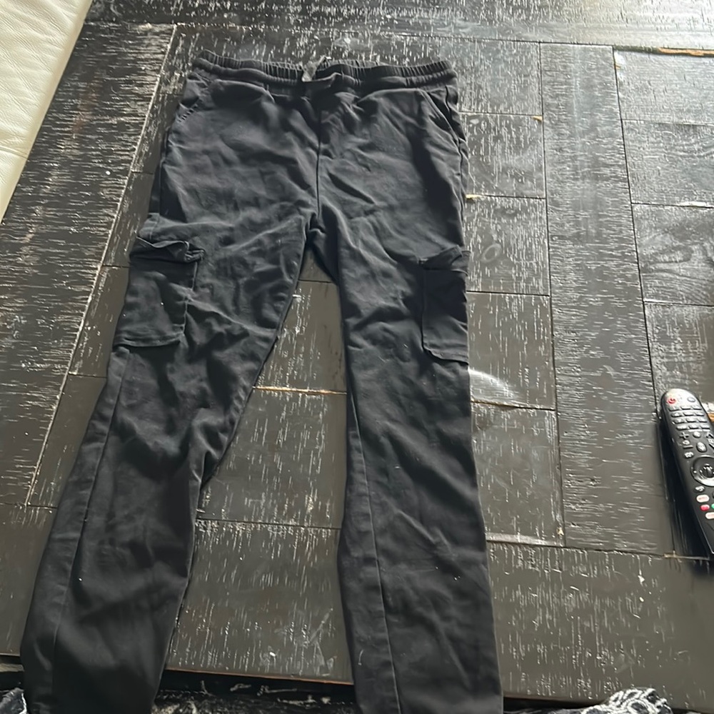 black cargo leggings